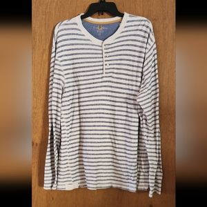 Men's Club Room long sleeve shirt with blue strips, size XL